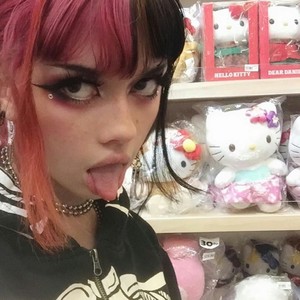 Wonderland (feat. $h0rtcak3) (Explicit)