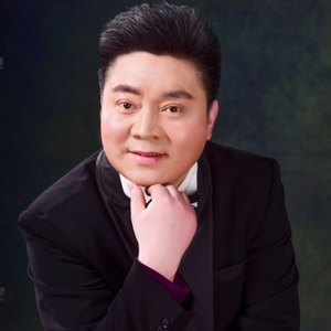 人面桃花相映红