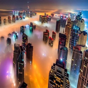 一个人安静的房间里