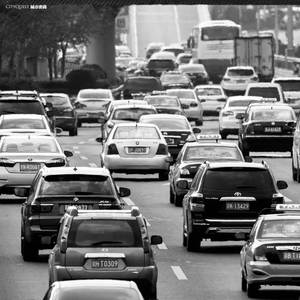 这首曲子的感情色彩依然有点晦涩