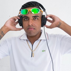 Ela Gosta Que Bota (Explicit)