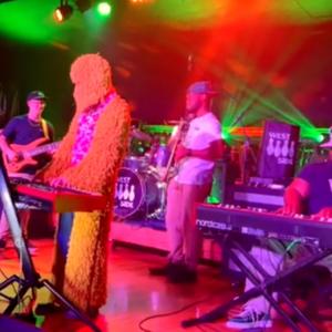 Youngstown 6 (feat. Thin Thicket, Frank Alowishus, Damon the Soulful Samurai, Nicholas Frank, Thomas Russell, Drehova, Nate Yingling, Antonio Labra & Spiro Schialdone) (Live at Westside Bowl)