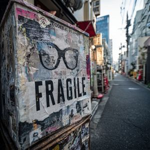 FRAGILE