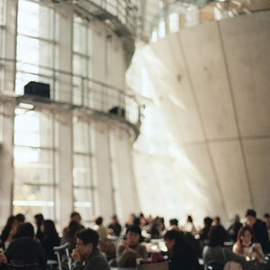 요란한 웃음과 시끄러운 낮의 열기 (Laugh, Noise, Fever)