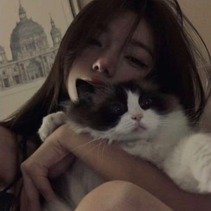 曾经的照片还留在那个房间