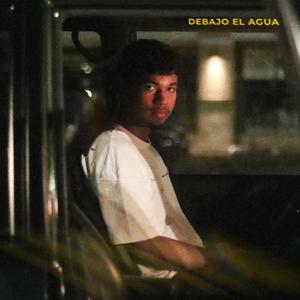 DEBAJO DEL AGUA