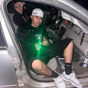 Gun smoke (feat. Baby Riccy) (Explicit)