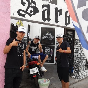 Tocamos fondo (feat. Chetíos Ayala Tv / Raul tovar)