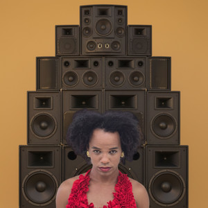 Caetana Em Bicha Treme Terra