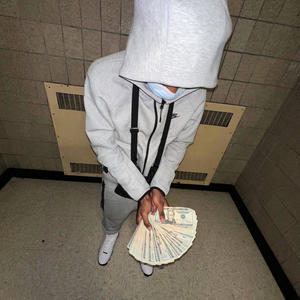 4zz on a blitz (feat. Glizz Ebk) (Explicit)