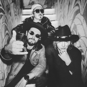 Tylko noc (feat. Ania Dąbrowska)