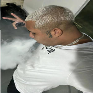 ATRIZ DE CINEMA (VERSÃO BH) (feat. MCDUFFS) (Explicit)