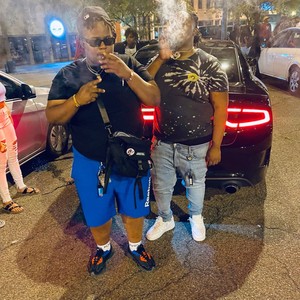 We aint trim (feat. ShaunKelli) (Explicit)