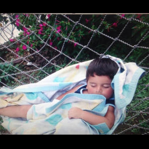 Uzaklarda (Explicit)