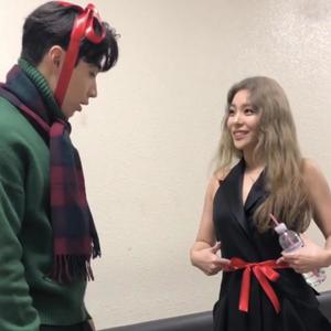 I'm Gonna Touch You (HAHAHAHAHA) (feat. AILEEE)