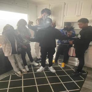 CasaFreakHoes (feat. muddy5 & 1liwixked) (Explicit)