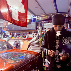 LOUD (feat. Diaslyer) (Explicit)