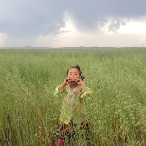 六月的天空下 (伴奏)