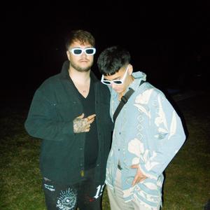 CON LOS PIBES EN EL ESTUDIO (feat. T-FIVE) (Explicit)