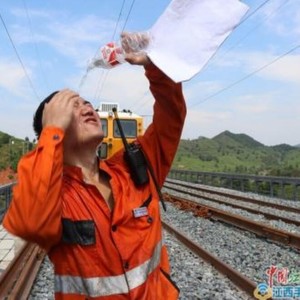 灿烂的绽放-养护工之歌