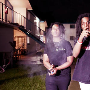 Slutzz (feat. Bankroll Kamm) (Explicit)