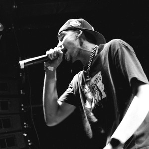 um pequeno musicista. (Explicit)