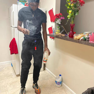 Black n white (feat. 2slimxy) (Explicit)