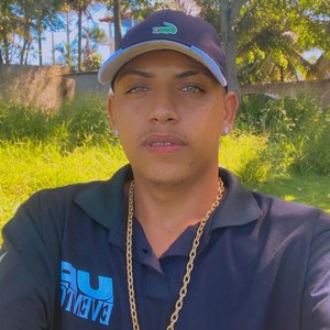 Ela broto aqui na favela (Explicit)