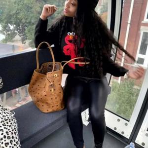 she crying to her diary (chaosysl) (Explicit)