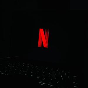 NETFLIX N CHILL (Explicit)