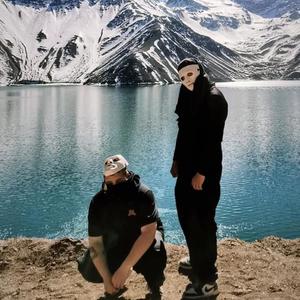 Solo En La Ciudad (feat. Bugy)