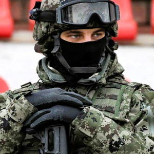 Мелькает огонёк во тьме