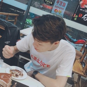 多想在平庸的生活拥抱你