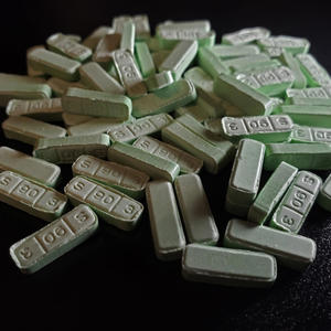 this how you cut a xan cake (Explicit)