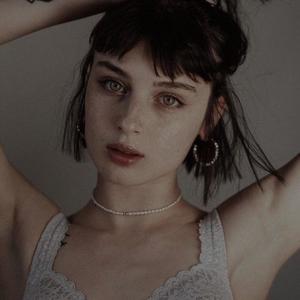 Pretty Girl (feat. Domi Domi)