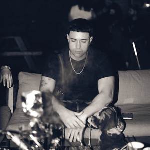 SOMEBODY LOVES ME (Explicit)