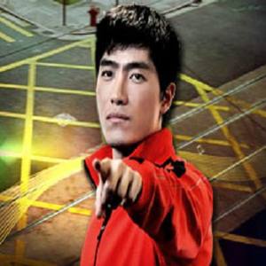 身体开始慢慢紧绷？听听自己的呼吸声，感觉一定很兴奋。