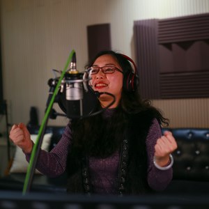 练远媚 - 保重自己 (伴奏)