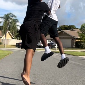 TwitchN (feat. Xhulooo) (Explicit)