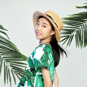 顾恬伊 - 创意小宝贝 (伴奏)