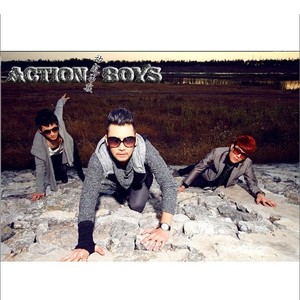 站在你和他门外 (伴奏)