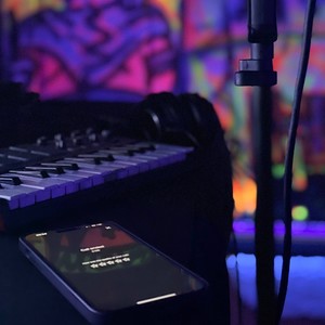 LONELY (feat. Redzy) (Explicit)