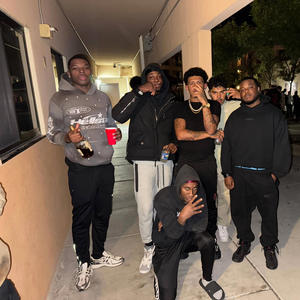 MOE LIFE (feat. Welovekrispy) (Explicit)