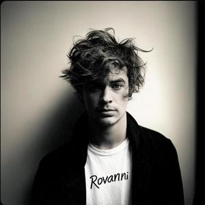 Tocando fondo (feat. Rovanni)