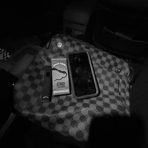 dejavu (feat. Nebeezy) (Explicit)