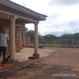 Dark piano (feat. JayyDee)