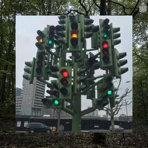 TAHLE ZEMĚ NENÍ PRO MLADÝ