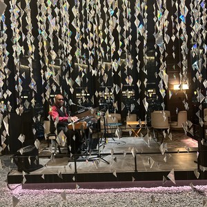 共饮一江水 (伴奏)