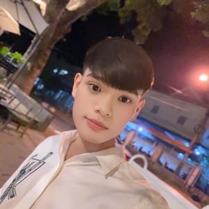 Kẻ Viết Ngôn Tình