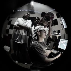 CYPHER: TRIPLE H (feat. Gustavo Martínez & Crew Gangsta) (Explicit)